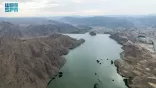“سد وادي الأحسبة” بالمخواة .. واجهة سياحية شتوية بين المياه والجبال