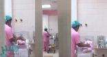 في مستشفى بجازان .. بالفيديو: ممرضة تعنف ” مولود ” لإجباره على التوقف عن البكاء