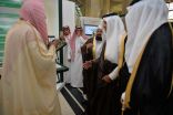 العبدلي يقدم كتاب ( خطب في القدوة ) هدية لأمير مكة