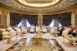 الأمير بدر بن سلطان يزور عددًا من أصحاب الفضيلة العلماء والمشايخ في منازلهم