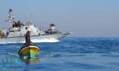 الزوارق الحربية الإسرائيلية تهاجم الصيادين في بحر غزة