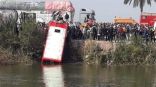 وفاة 16 راكباً بعد سقوط حافلة في قناة بشمال مصر