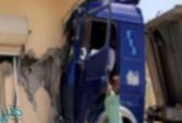 شاحنة تقتحم محلًا تجاريًا في دومة الجندل