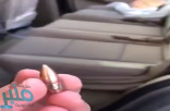 شاهد: مواطن يفاجئ برصاصة طائشة تخترق سيارته