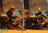 القبض على رجل وفتاة ظهرا في فيديو يستقلان دراجة نارية مع إشهار السلاح على أحد سالكي الطرق العامة بالطائف