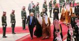 خادم الحرمين يستقبل الرئيس الأمريكي لدى وصوله إلى الرياض
