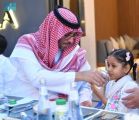 محافظ جدة يُشارك أبناءَه الأيتام مأدبة الإفطار