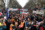 فرنسا.. الشرطة تواجه متظاهري «نظام التقاعد» بالغاز