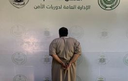 القبض على شخص لسكبه وإشعاله مادة قابلة للاشتعال حول (3) مركبات أمام منزل شرق الرياض