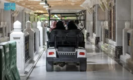 عناية خاصة بكبار السن.. مسارات مخصصة وعربات كبيرة تسهّل الوصول إلى المسجد الحرام