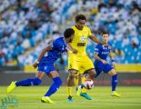 الهلال يقلبها على التعاون بثنائية وينفرد بصدارة الدوري