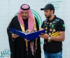 أمير الباحة يتسلم تقريراً عن مشاركات فريق صقور الباحة للدراجات النارية