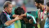 دموع لاعب عراقي تشعل مواقع التواصل بعد وداع بطولة خليجي 24