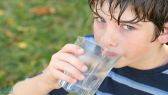 6 طرق خاطئة لشرب المياه.. ونصائح لتفادي الأضرار