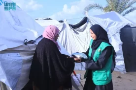 مركز الملك سلمان للإغاثة يوزع 24 ألف وجبة غذائية ساخنة في قطاع غزة