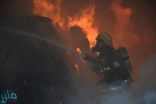 الدفاع المدني يخمد حريقًا اندلع في ورشة نجارة بالرياض