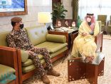 سمو أمير الرياض يستقبل قائد القوة الخاصة للأمن البيئي بالمنطقة