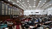 بحضور هادي.. البرلمان اليمني يعقد جلسة غير اعتيادية في حضرموت