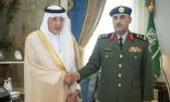 الأمير خالد الفيصل يُقلد مدير السجون بمكة المكرمة رتبته الجديدة