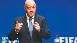 “تصرف غير مسؤول” .. رئيس الـ”فيفا” يحذر من العودة لكرة القدم مبكراً