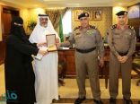 تكريم مواطنة رصدت معلومات مركبة تسببت في حادث بمكة