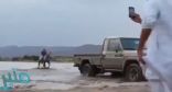 بالفيديو.. شباب يخاطرون بحياتهم من أجل التصوير في وادي نجران