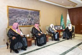 سمو نائب أمير منطقة مكة المكرمة يتسلّم التقرير السنوي لرئاسة الشؤون الدينية