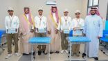 “سعود بن نهار” يسلم الطلاب كتبهم الدراسية في مدارس الطائف