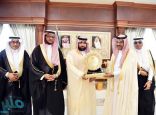 سمو الأمير محمد بن عبدالعزيز يستقبل مدير تعليم جازان ومدير تعليم صبيا بمناسبة اليوم العالمي للمعلم