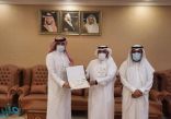 محافظ المخواة يكرّم الزميل الزهراني