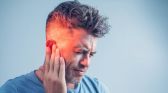 “الصحة” تحذر من عادة خطرة تتسبب في فقدان السمع