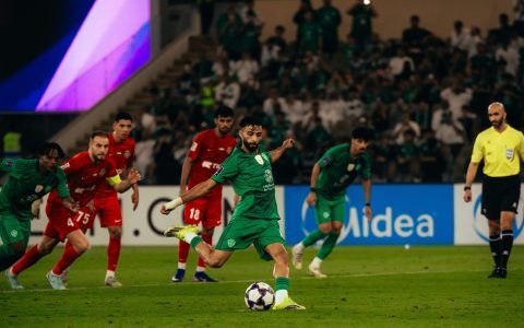 الأهلي ينهي دور المجموعات بانتصار مثير أمام شباب الأهلي.. ويحسم الوصافة في جدة