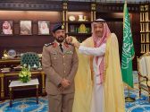 أمير الباحة يقلد مدير الدفاع المدني بالمنطقة رتبته الجديدة “لواء”