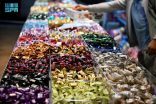 أسواق مكة تتزين بحلاوة العيد.. إقبال واسع على الشوكولاتة والحلويات مع اقتراب عيد الفطر
