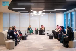 وزير الاقتصاد والتخطيط يجتمع مع وزيرة خارجية النمسا