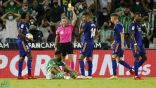 كاسيميرو يعرقل حكم مباراة ريال مدريد ضد ريال بيتيس في الدوري الإسباني