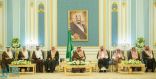 الملك سلمان يستقبل الأمراء والمفتي والعلماء وجمعاً من المواطنين
