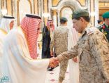 خادم الحرمين الشريفين يستقبل المهنئين بعيد الفطر المبارك
