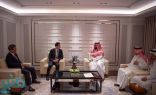 ولي العهد يلتقي نائب الرئيس التنفيذي لمجموعة هيونداي ورئيس شركة هيونداي للصناعات الثقيلة