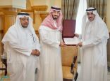 أمير مكة بالإنابة يتسلّم تقريرين عن مشاريع التعليم بمحافظة جدة