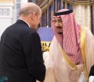 الملك سلمان يستقبل  وزير الخارجية الفرنسي ويبحث معه  الأوضاع في المنطقة