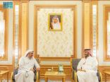 سمو ولي العهد يلتقي نائب رئيس مجلس الوزراء وزير الدفاع بدولة الكويت