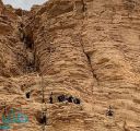 مدني حوطة بني تميم ينقذ مواطناً سقط واحتجز في سفح جبال ظهرة السوط