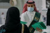 “الرئاسة العامة لشؤون الحرمين” توزع الهدايا على المعتمرين