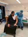نائب أمير الرياض يتلقى الجرعة الأولى من لقاح كورونا