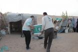 مركز الملك سلمان للإغاثة يوزع 1300 سلة غذائية للنازحين من الجوف إلى مأرب