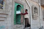 مركز الملك سلمان للإغاثة يوزع 16,300 كرتون من التمور في تعز وشبوة والمهرة