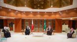 الأمير محمد بن سلمان وولي عهد البحرين يستعرضان العلاقات الوثيقة بين البلدين الشقيقين