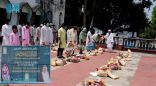 الملحقية الدينية بالهند تواصل توزيع سلال برنامج خادم الحرمين الشريفين لتفطير الصائمين