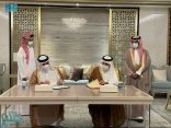 العيبان يجتمع مع وزير خارجية قطر